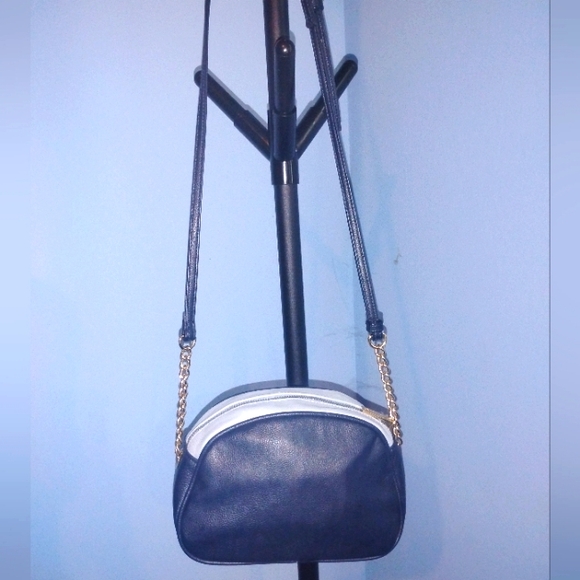 💙 NWOT Womens Betsey Johnson Two Toned Navy and Baby Blue Purse Date Lunch - Picture 2 of 4